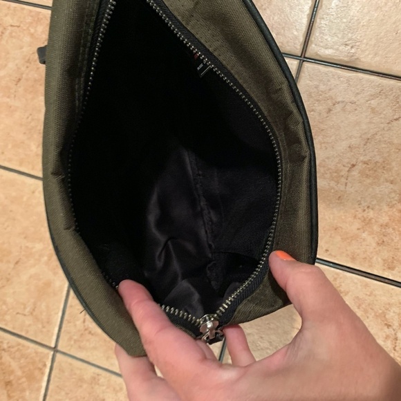 Bolongaro Trevor Round Wash Bag Khaki - Picture 7 of 7